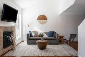 2BR Gem Heart of DT SoCo Zilker PetsOK with Parking